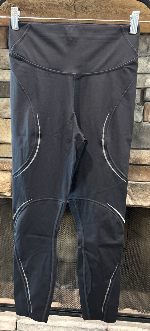 Women’s LULULEMON Black Base Pace Reflective 25” Leggings Size 6 *A1